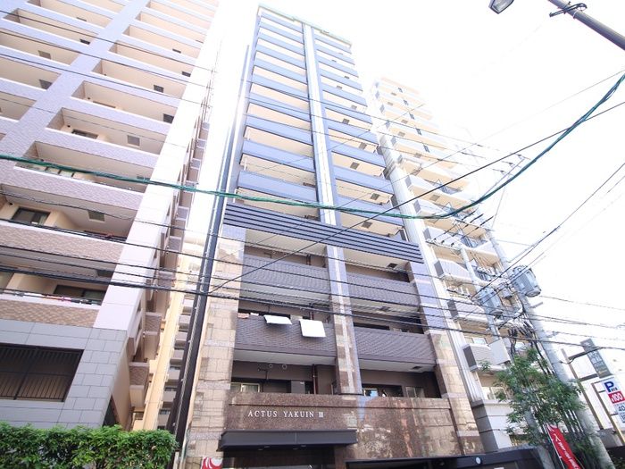 1LDK Corner Apartment for Rent in Yakuin, Chuo-ku, Fukuoka - Thumbnail 2