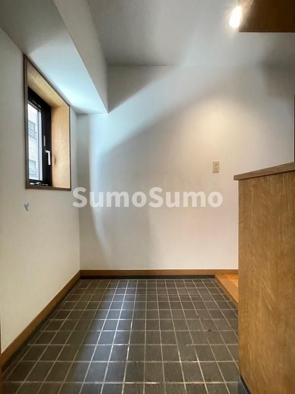 3LDK Apartment for Rent in Yakuin, Chuo-ku, Fukuoka - 89.47m² - Thumbnail 2