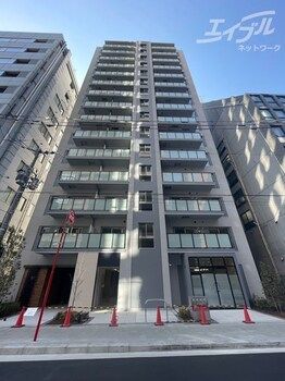 Modern 2LDK+S Apartment Near Tenmabashi Station, Osaka - Thumbnail 2