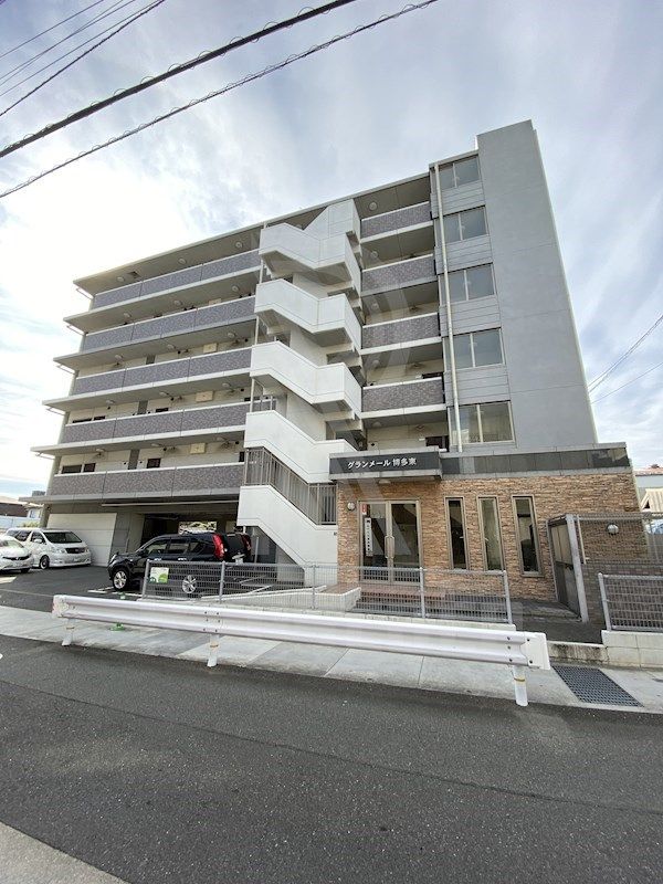 1LDK Apartment for Rent in Hakata-ku, Fukuoka City - Thumbnail 2