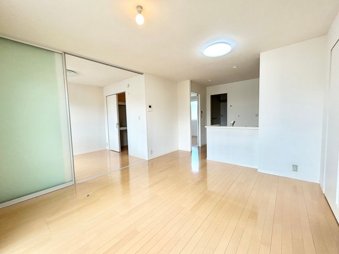 2LDK Apartment for Rent in Wakamatsu-ku, Kitakyushu, Fukuoka - Thumbnail 4