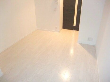 1K Apartment for Rent in Chuo Ward, Osaka - 27.73m² - Thumbnail 3