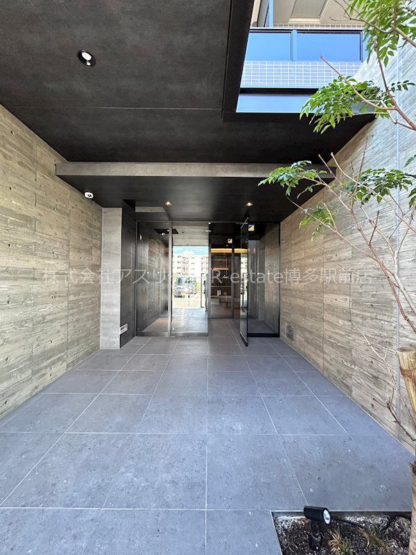 Modern 2K Apartment for Rent in Chuo-ku, Fukuoka - Thumbnail 4