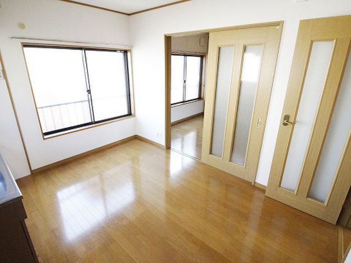 2DK Apartment for Rent in Kokurakita-ku, Kitakyushu, 43.85m² - Thumbnail 3