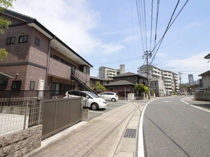 2DK Apartment for Rent in Kokurakita-ku, Kitakyushu, 43.85m² - Thumbnail 2