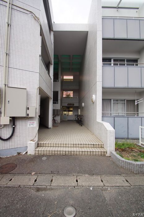 1K Apartment for Rent in Higashi Ward, Fukuoka City - Thumbnail 2
