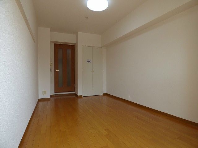 1K Apartment for Rent in Hakata-ku, Fukuoka Near Gofukumachi Station - Thumbnail 4