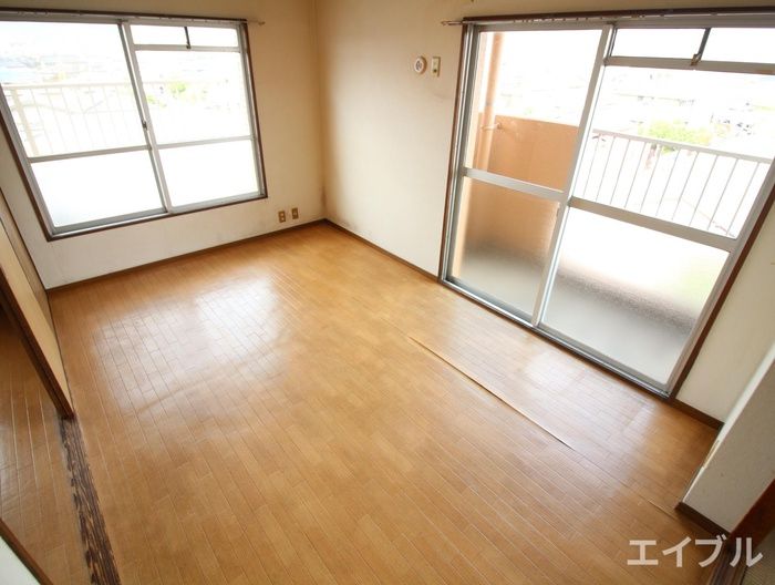 4DK Apartment for Rent in Kokura Minami-ku, Kitakyushu - Thumbnail 2