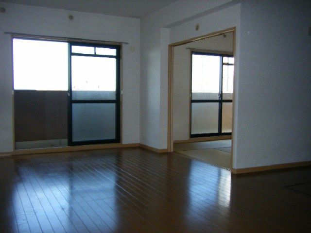 3LDK Apartment for Rent in Hakata-ku, Fukuoka - Thumbnail 4