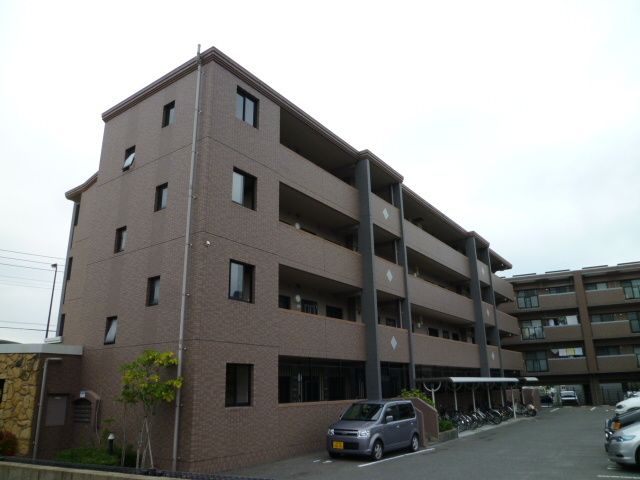 3LDK Apartment for Rent in Hakata-ku, Fukuoka - Thumbnail 2