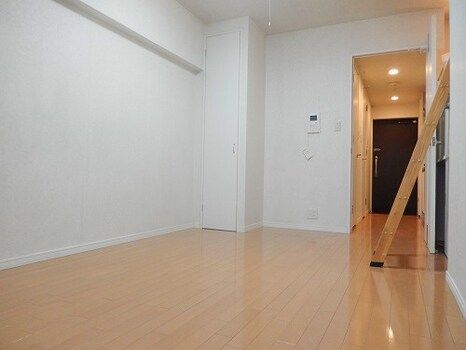 1K Apartment for Rent in Hakata Ward, Fukuoka - 24.89m² - Thumbnail 3
