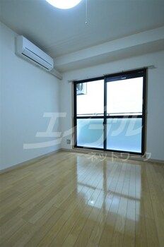 1K Apartment for Rent near Kyobashi Station, Osaka - Thumbnail 4