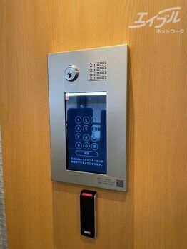 1K Apartment for Rent in Fukushima, Osaka - 22.51 sqm - Thumbnail 2
