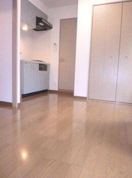 1R Apartment for Rent in Meguro, Tokyo - 18.85m² - Thumbnail 3
