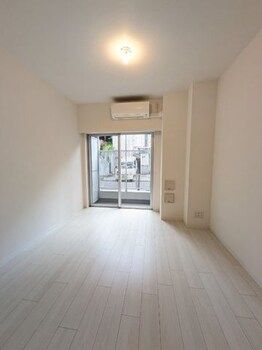 1K Apartment for Rent in Minami-Shinagawa, Shinagawa-ku, Tokyo - Thumbnail 2