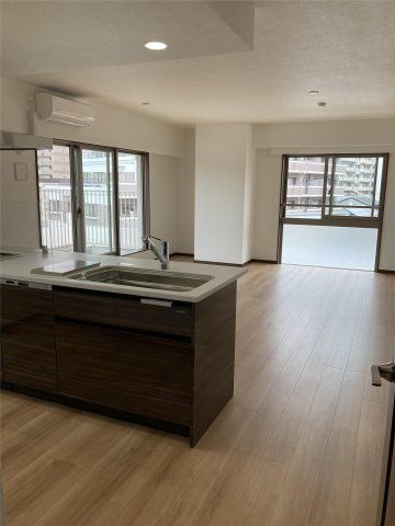 Modern 2LDK Apartment in Fukuoka Chuo Ward Near Nishitetsu Hirao Station - Thumbnail 4