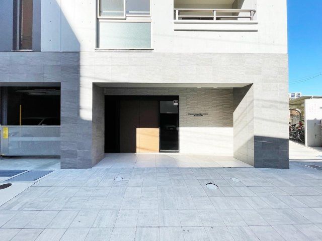 Modern 2LDK Apartment in Fukuoka Chuo Ward Near Nishitetsu Hirao Station - Thumbnail 2