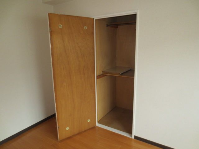 2LDK Apartment for Rent in Fukuoka City, Chuo Ward - Thumbnail 4