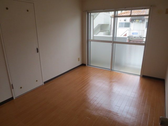 2LDK Apartment for Rent in Fukuoka City, Chuo Ward - Thumbnail 3