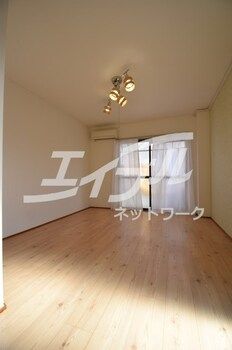 1R Apartment for Rent in Asahi Ward, Osaka - 18m² - Thumbnail 3