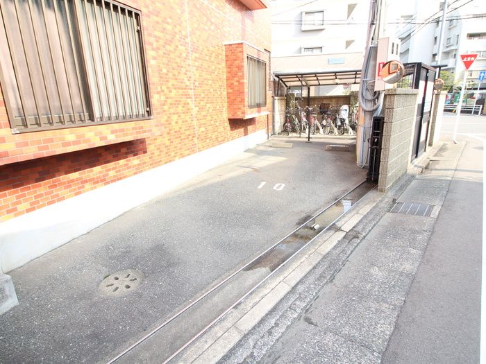 2LDK Apartment for Rent Near Muromi Station, Fukuoka - Thumbnail 3