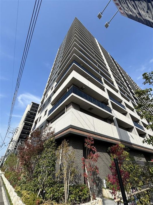 3LDK Apartment for Rent in Higashi-ku, Fukuoka - Thumbnail 2