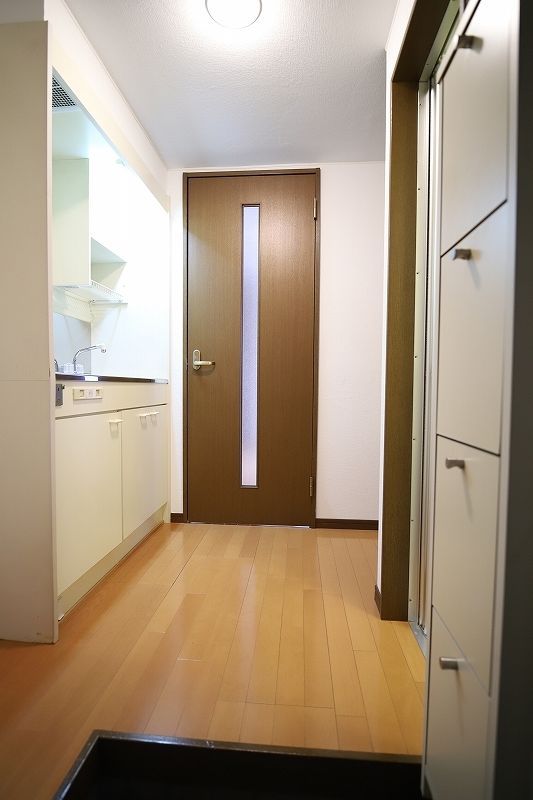 1K Apartment for Rent in Chuo-ku, Fukuoka City - Thumbnail 2