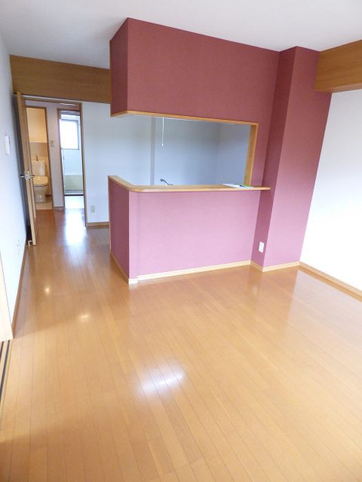 2LDK Apartment for Rent in Moji-ku, Kitakyushu - Thumbnail 3