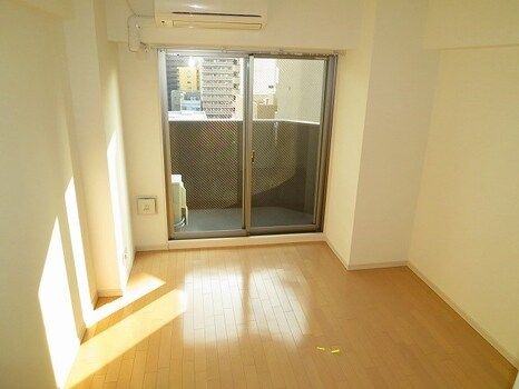 1K Apartment for Rent in Chuo-ku, Osaka near Temmabashi Station - Thumbnail 4