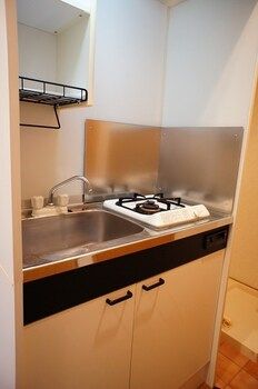 1K Apartment for Rent in Chuo Ward, Fukuoka City - Thumbnail 4