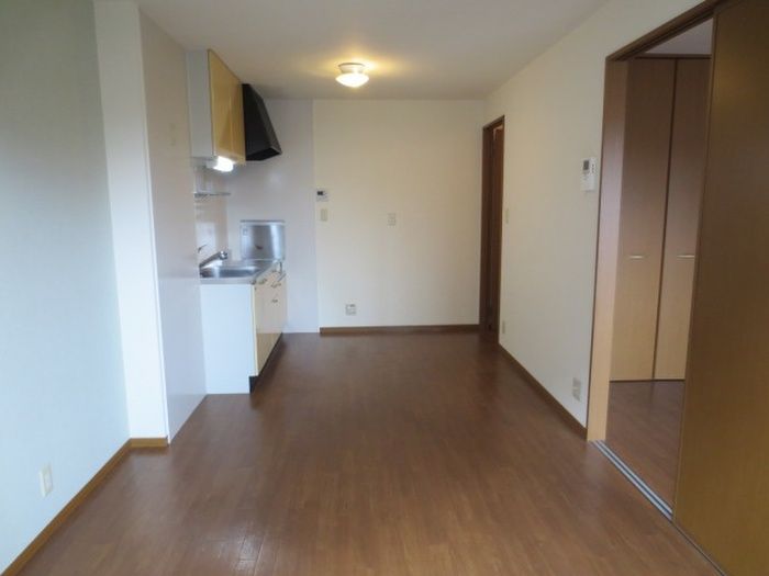 2LDK Apartment for Rent in Wakamatsu-ku, Kitakyushu, Fukuoka - Thumbnail 4