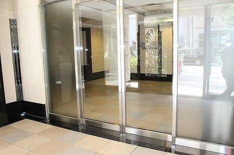 1K Apartment for Rent in Chuo-ku, Osaka Near Stations - Thumbnail 2