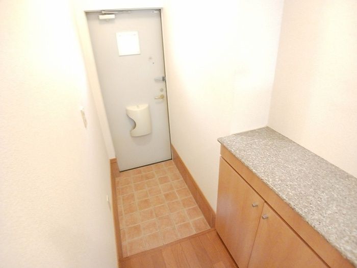 1K Apartment for Rent in Moji-ku, Kitakyushu, 32.9m² - Thumbnail 2