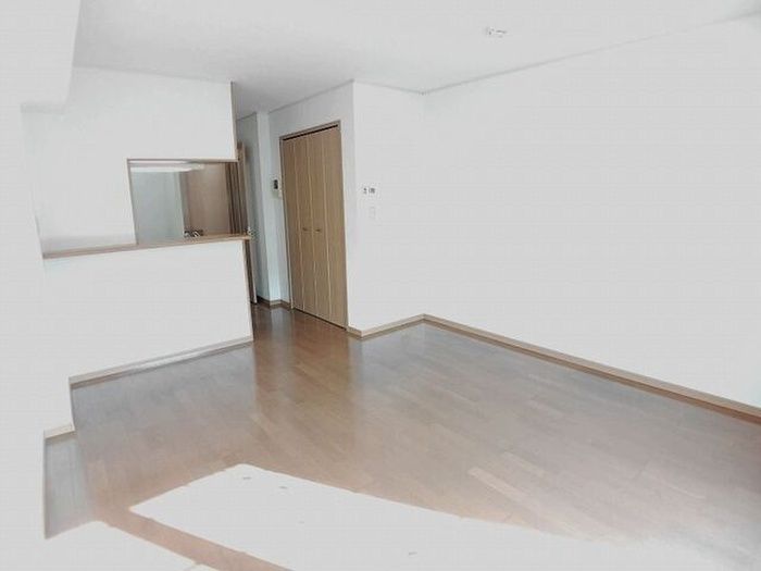 1K Apartment for Rent in Moji-ku, Kitakyushu, 32.9m² - Thumbnail 4