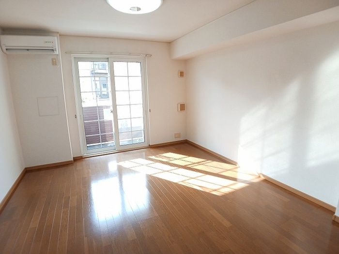 1K Apartment for Rent in Moji-ku, Kitakyushu, 32.9m² - Thumbnail 3