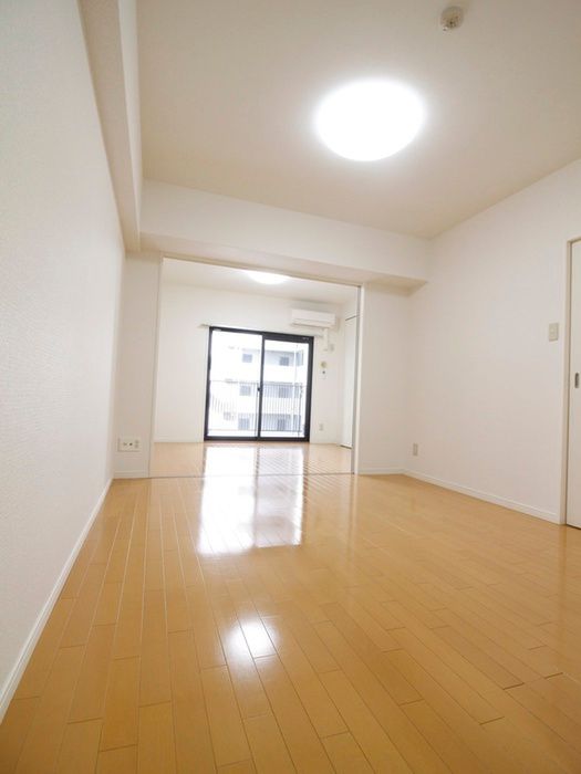 1LDK Apartment for Rent in Chuo-ku, Fukuoka City - Thumbnail 3
