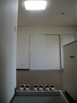 2DK Apartment for Rent in Asahi-ku, Osaka, 38.7m² - Thumbnail 4