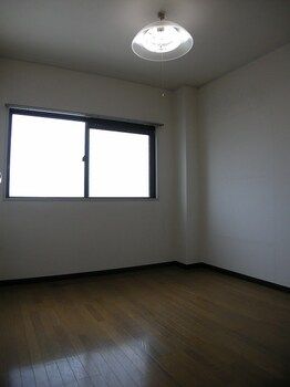 2DK Apartment for Rent in Asahi-ku, Osaka, 38.7m² - Thumbnail 2
