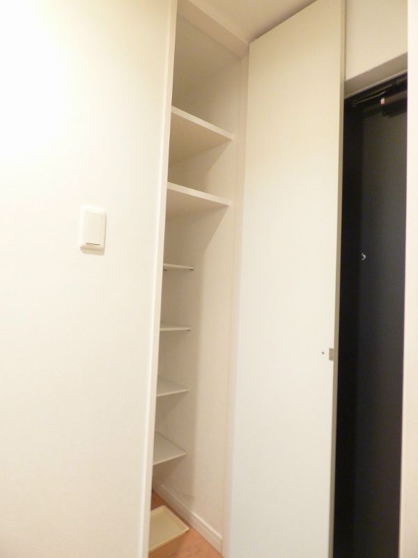 1K Apartment for Rent in Yakuin, Chuo-ku, Fukuoka City - Thumbnail 2