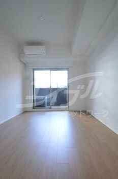 1K Apartment Near Kyobashi Station, Osaka - Thumbnail 2