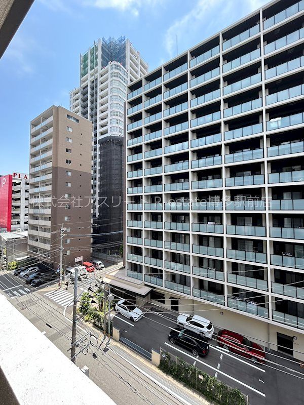 1K Apartment for Rent in Chuo-ku, Fukuoka City - Thumbnail 2