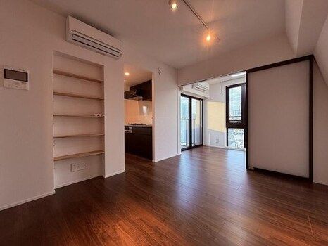 Modern 1LDK Apartment for Rent in Shibuya, Tokyo - Thumbnail 2