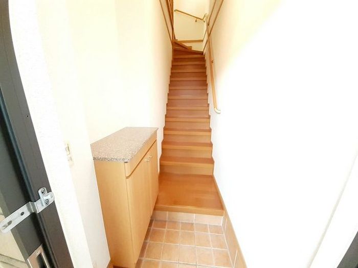 1LDK Apartment for Rent in Moji-ku, Kitakyushu - Thumbnail 2