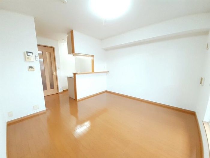 1LDK Apartment for Rent in Moji-ku, Kitakyushu - Thumbnail 4