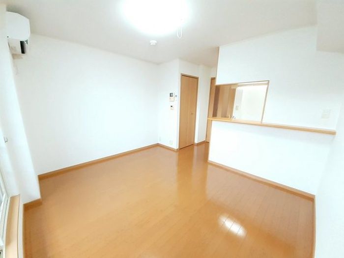 1LDK Apartment for Rent in Moji-ku, Kitakyushu - Thumbnail 3