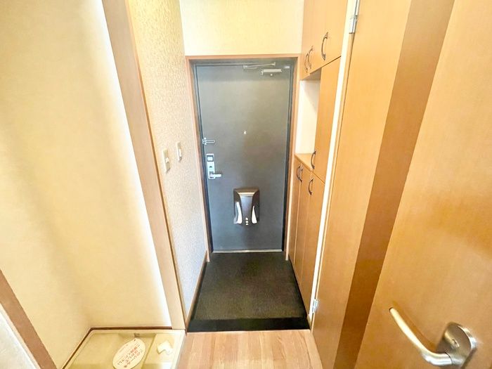 1K Apartment for Rent in Wakamatsu-ku, Kitakyushu - Thumbnail 2