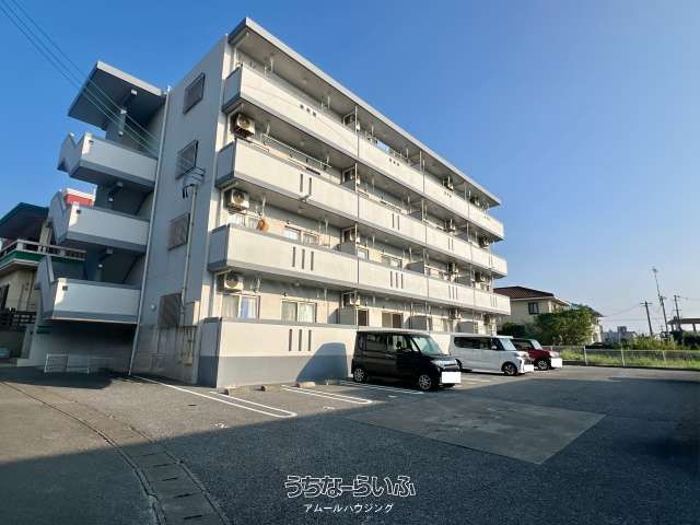 16-Unit Pet-Friendly Apartment Building for Sale in Yomitan, Okinawa - Thumbnail 2