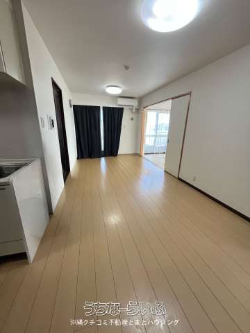 4LDK Corner Apartment with Free Parking in Naha, Okinawa - Thumbnail 4