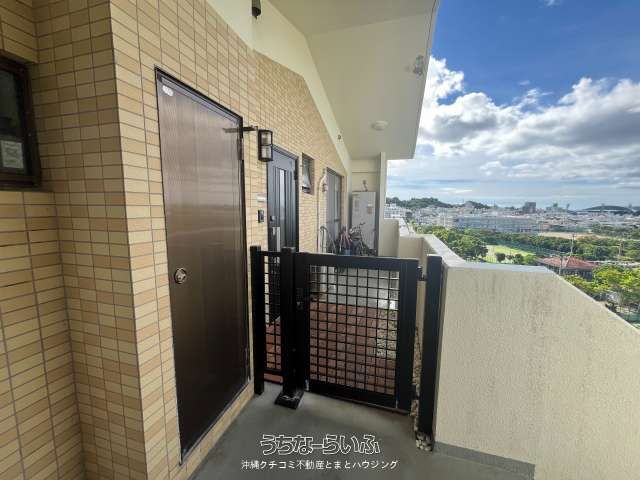 4LDK Corner Apartment with Free Parking in Naha, Okinawa - Thumbnail 2