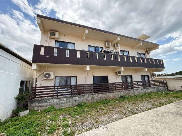 4-Unit Apartment for Sale in Yomitan Village, Okinawa - 5.28M Yen - Thumbnail 4